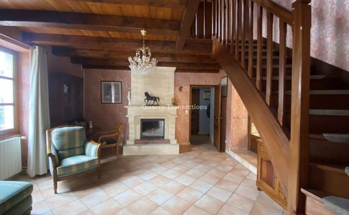 An Urban Chateau Dating Back To 1930 With An Outhouse, A Swimming Pool And Tree Dotted Grounds