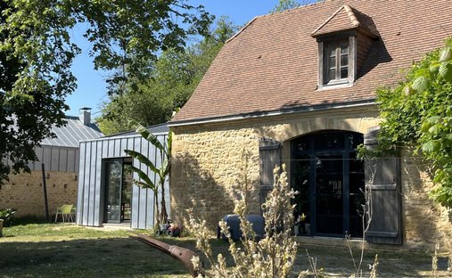 Castle for Sale in Montignac, Nouvelle-Aquitaine, France