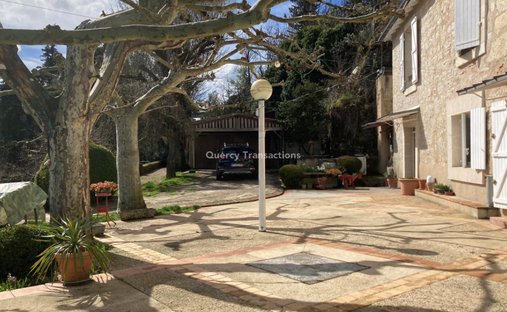 An Urban Chateau Dating Back To 1930 With An Outhouse, A Swimming Pool And Tree Dotted Grounds