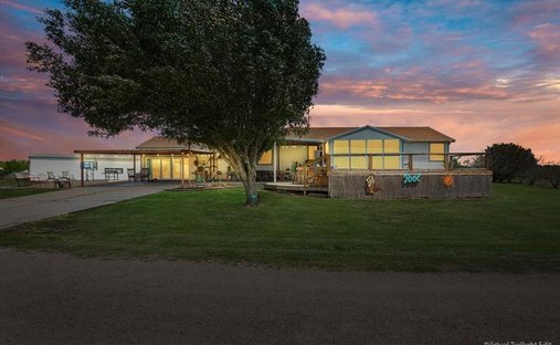 House in Riesel, Texas, United States 1
