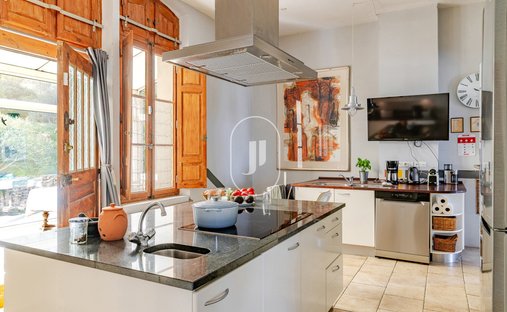 Castle for Sale in Istres, Provence-Alpes-Côte d'Azur, France