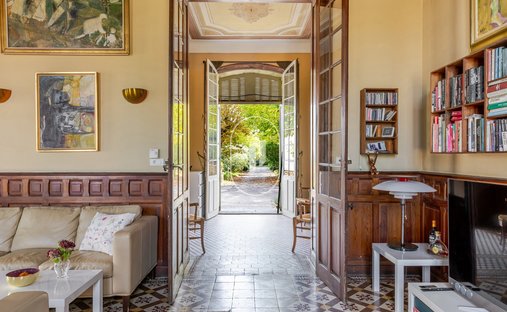 Castle for Sale in Istres, Provence-Alpes-Côte d'Azur, France