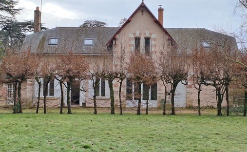 Castle for Sale in Amboise, Centre-Val de Loire, France