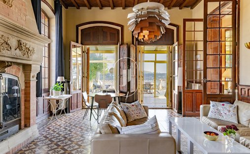 Castle for Sale in Istres, Provence-Alpes-Côte d'Azur, France