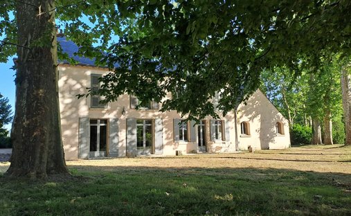 Castle for Sale in Amboise, Centre-Val de Loire, France