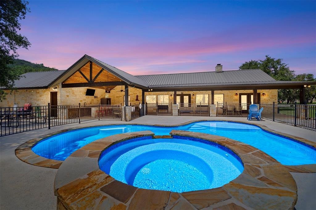 House in Concan, Texas, United States 3 - 16509732