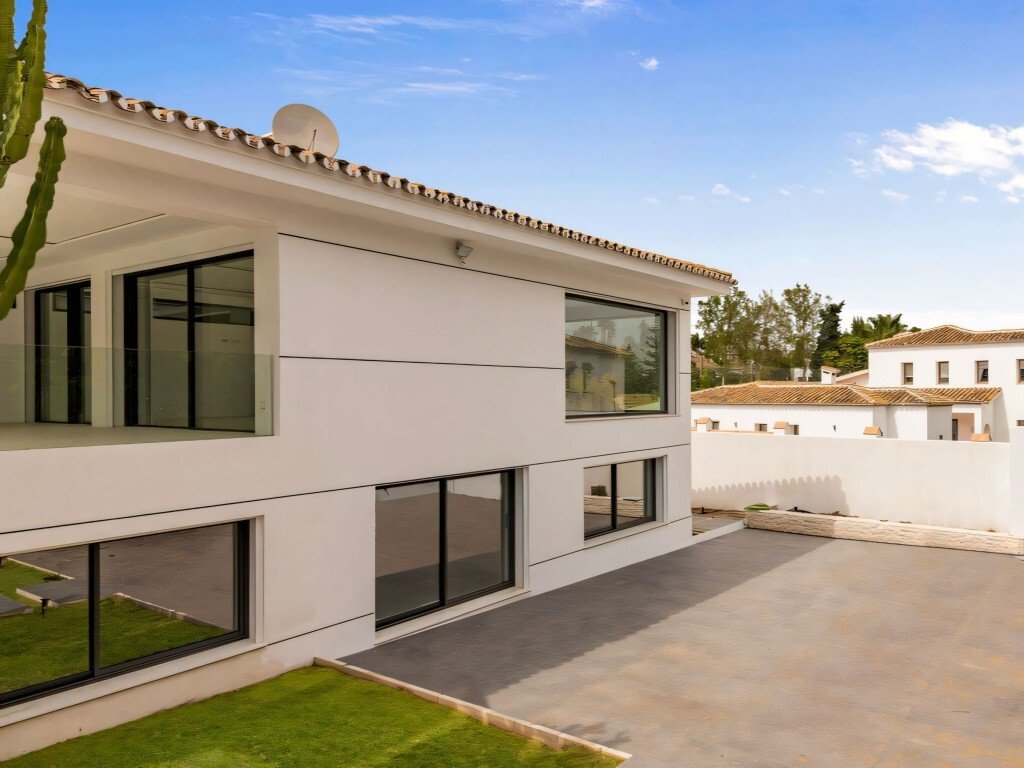 Villa in Guadalmina Alta, San Pedro de Alcantara, Spain 2 - 16529396