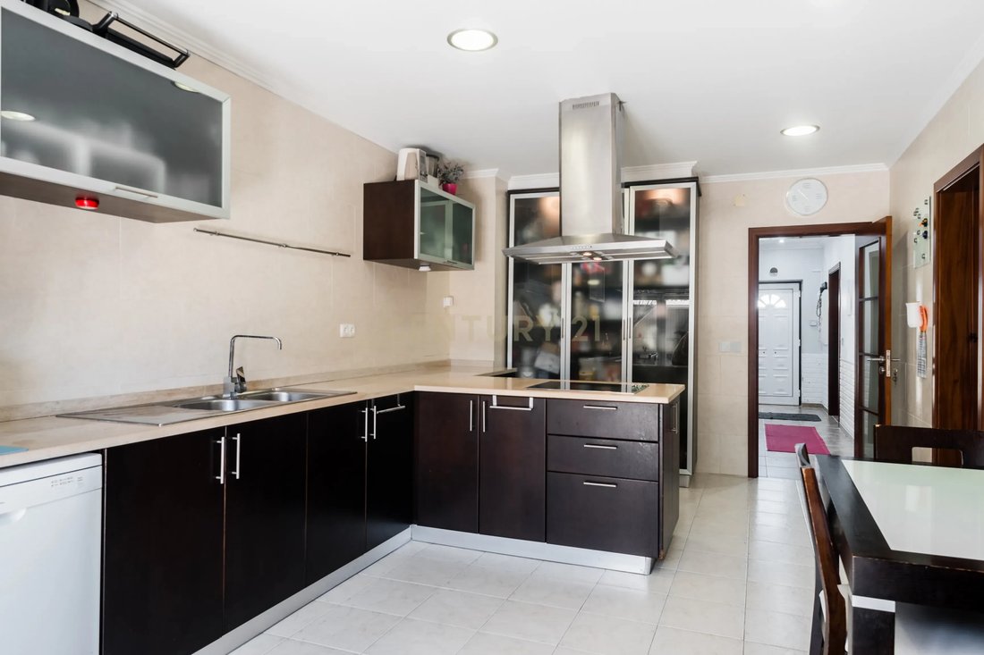 Villa in Loures, Lisbon, Portugal 1 - 16529765