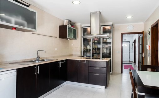 Villa in Loures, Lisbon, Portugal 1