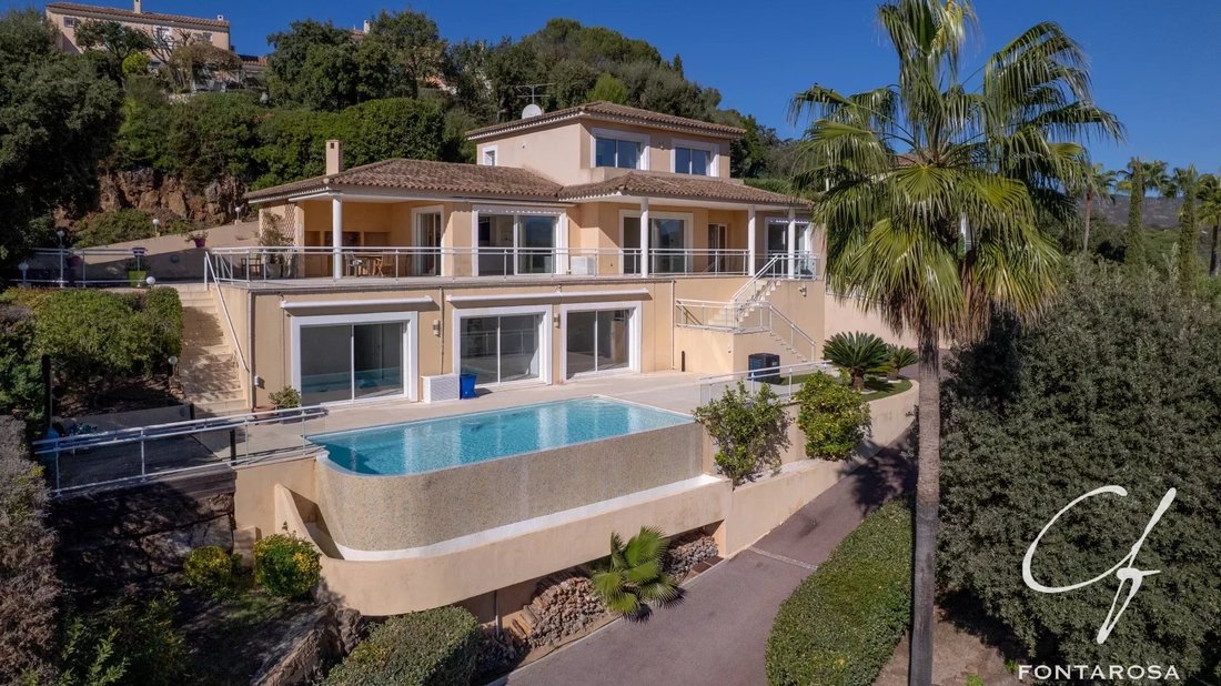 Villa in Aiguebonne, Saint-Raphaël, France 1 - 16485742