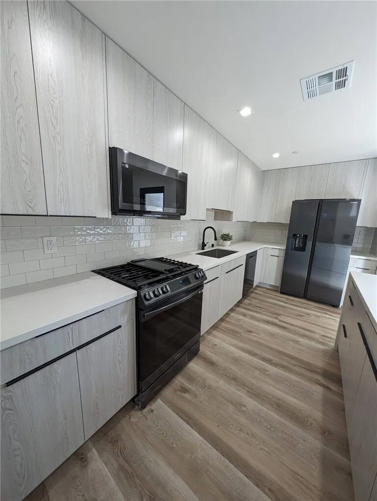 Los Angeles, California, United States 2 - 16528224