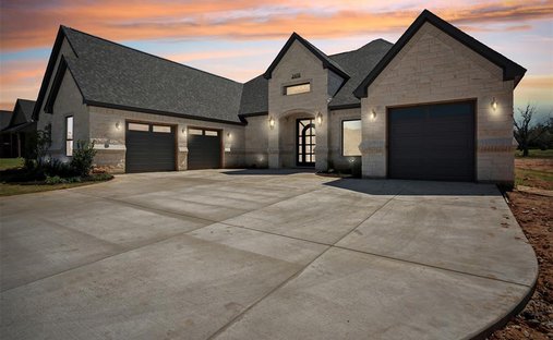 House in Granbury, Texas, United States 1