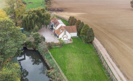 House in Great Doddington, England 1