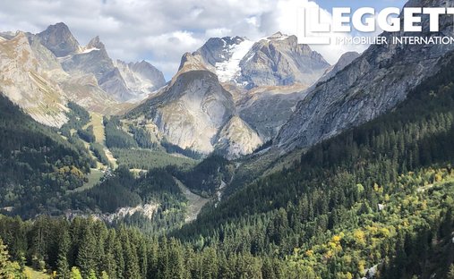 Land in Pralognan-la-Vanoise, Auvergne-Rhône-Alpes, France 1