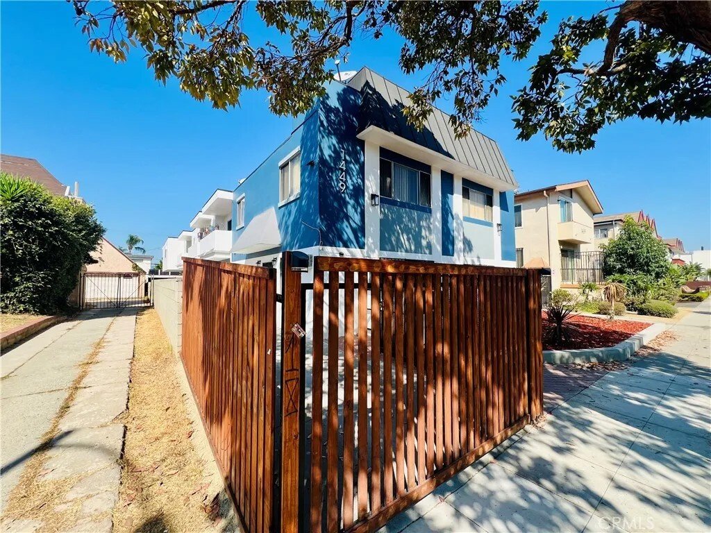 Los Angeles, California, United States 3 - 16528214