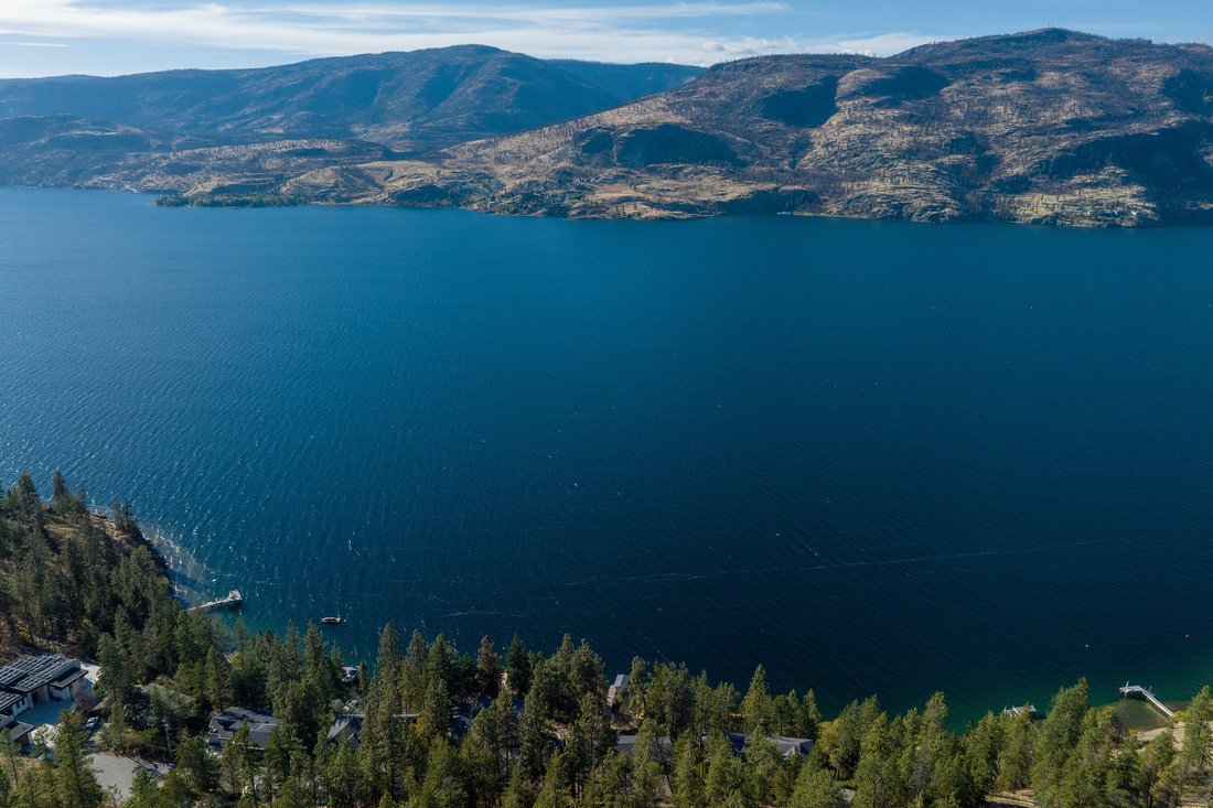 Land in Kelowna, British Columbia, Canada 1 - 16530394