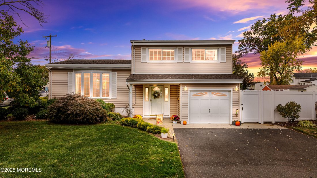 House in Old Bridge Township, New Jersey, United States 2 - 16530614