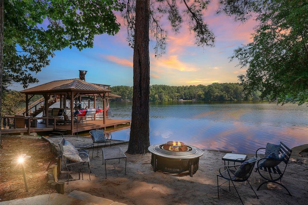 House in Holly Lake Ranch, Texas, United States 1 - 16515258