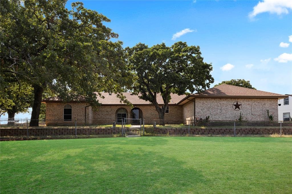 House in Cleburne, Texas, United States 4 - 16516695