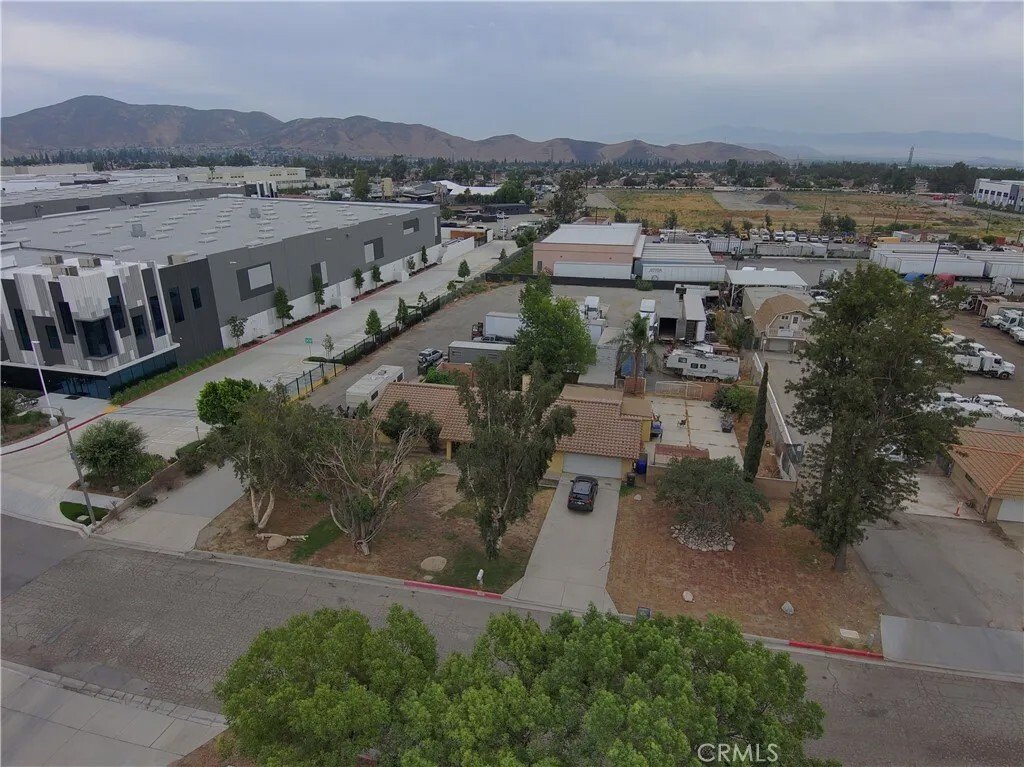 House in Fontana, California, United States 2 - 16524255