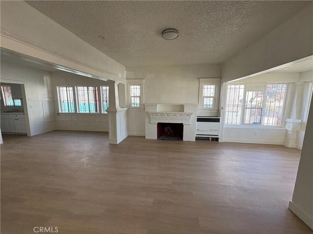 Los Angeles, California, United States 5 - 16524871