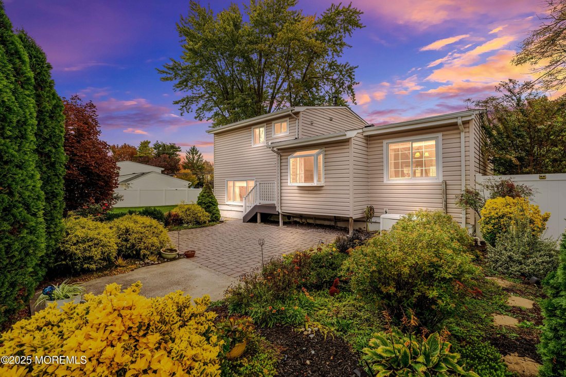 House in Old Bridge Township, New Jersey, United States 4 - 16530614