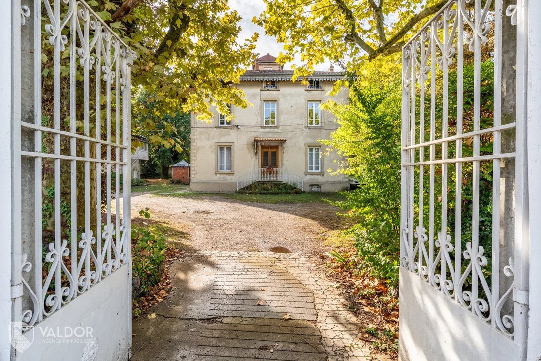 House in Sathonay-Camp, Auvergne-Rhône-Alpes, France 1 - 16528939