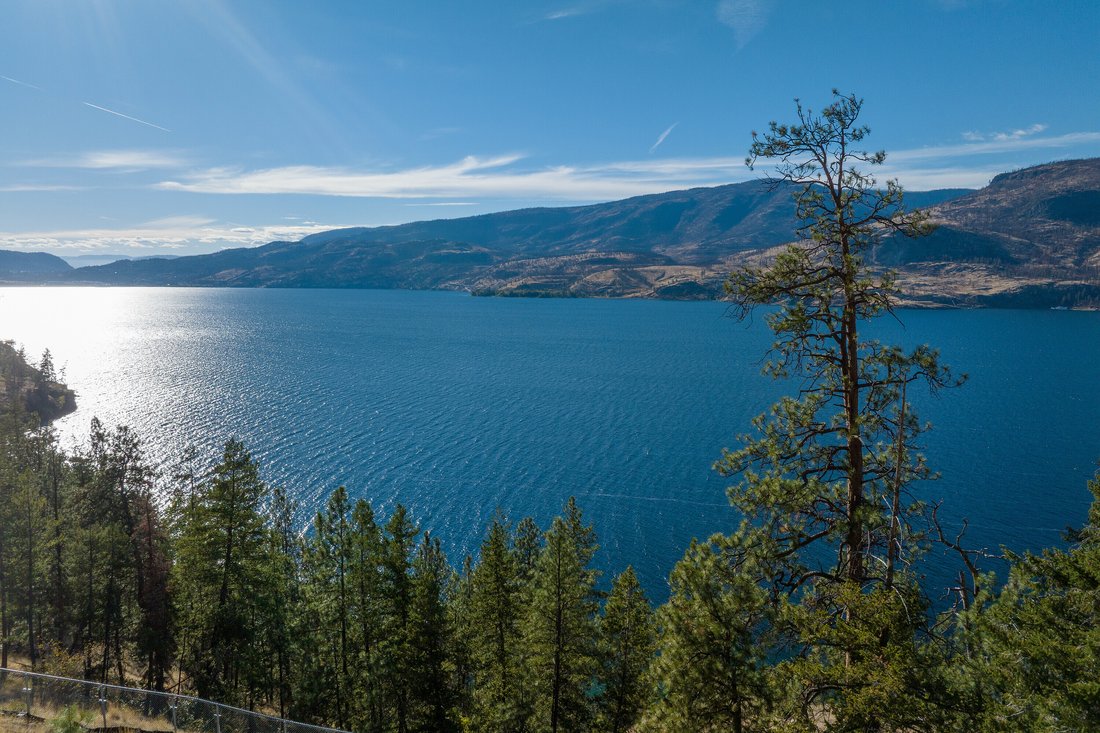 Land in Kelowna, British Columbia, Canada 1 - 16530366