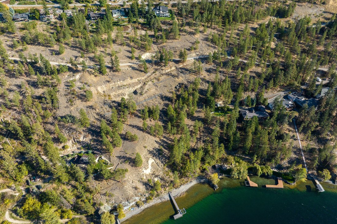 Land in Kelowna, British Columbia, Canada 1 - 16530390