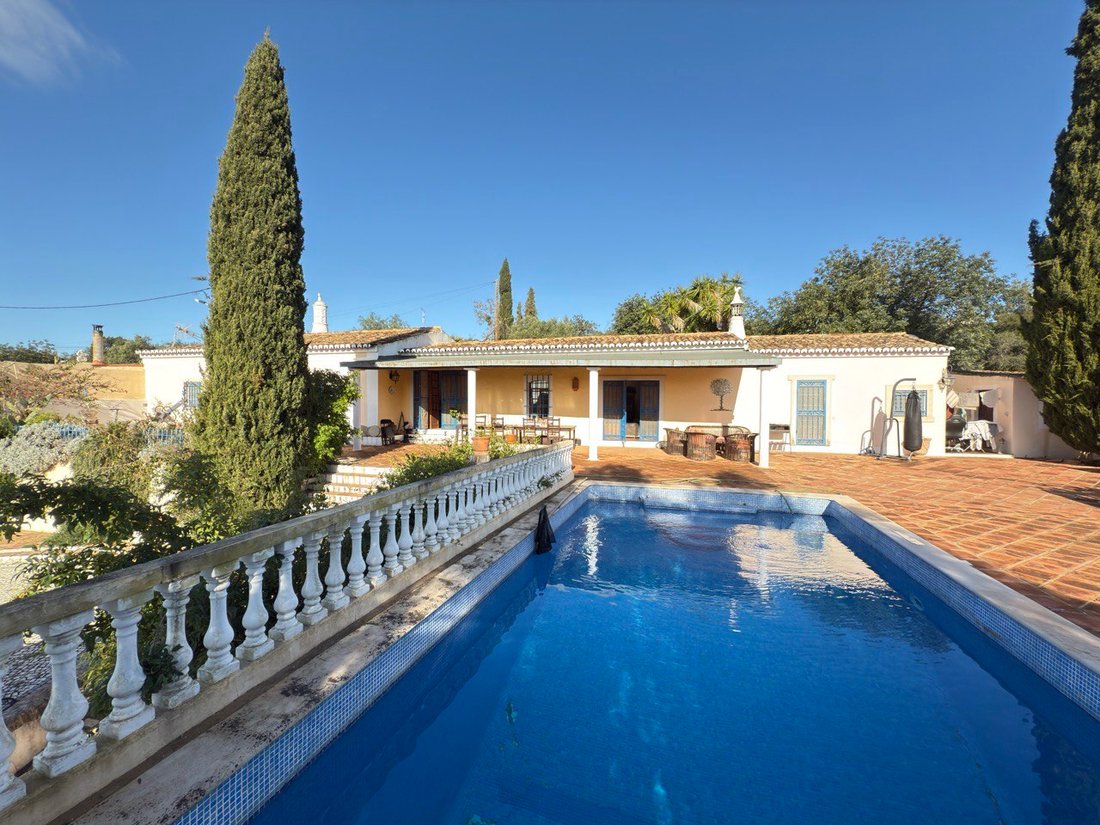 Villa in Loule (Sao Clemente), Algarve, Portugal 1 - 16530020