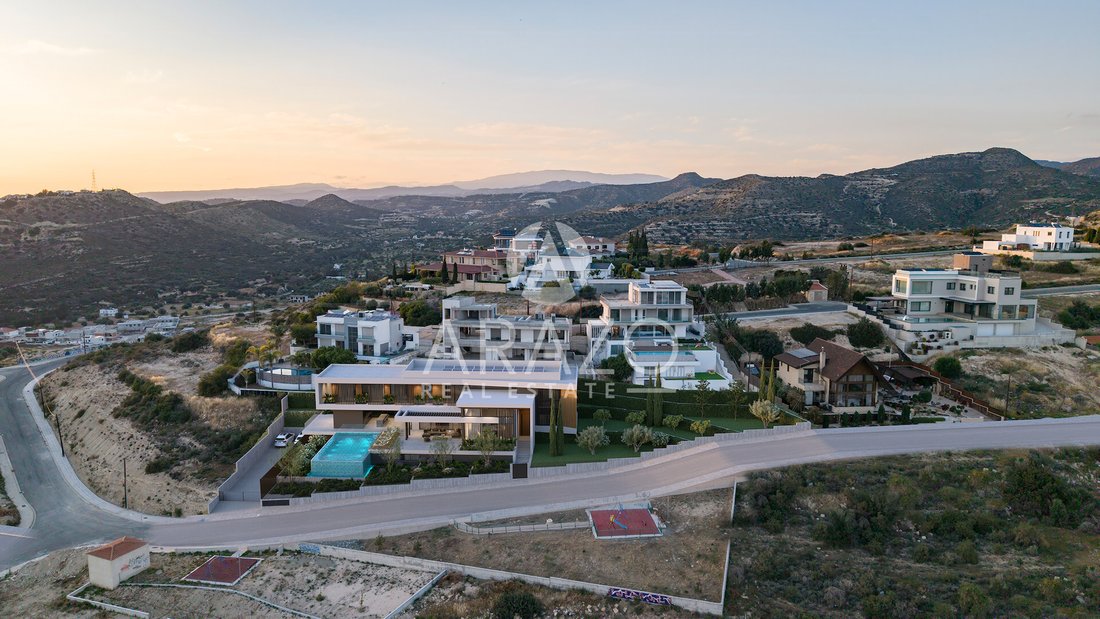 Villa in Mesa Geitonia, Limassol, Cyprus 1 - 16530964