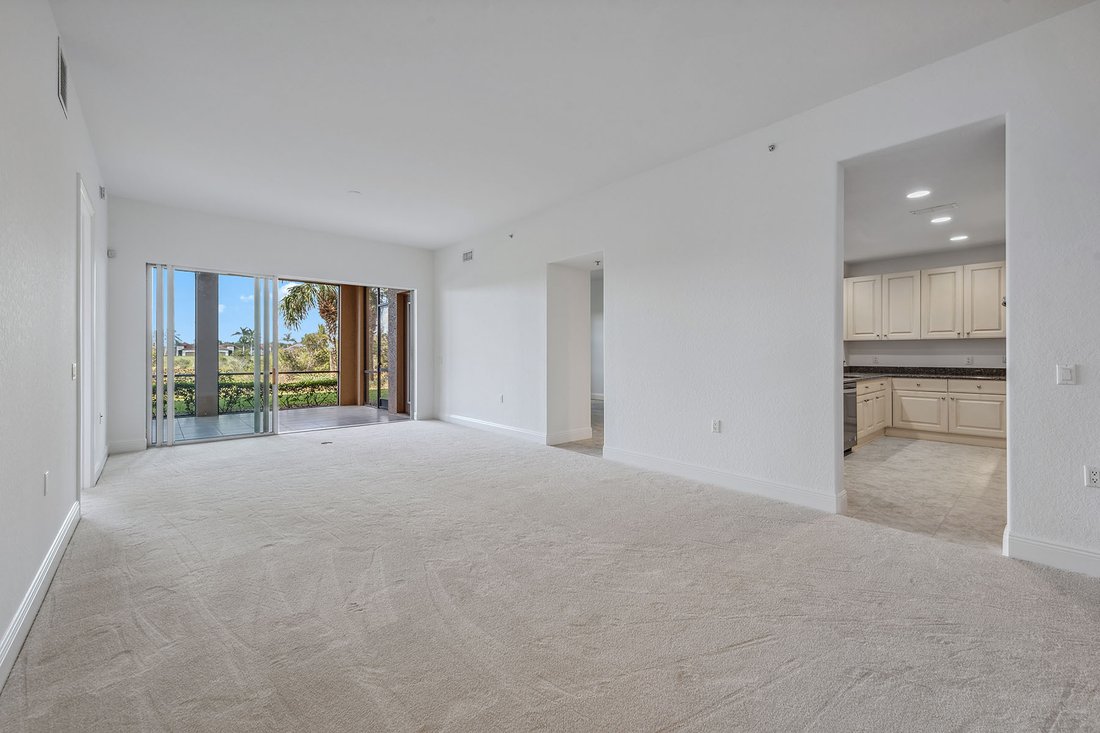 Condo in Naples, Florida, United States 5 - 16531837