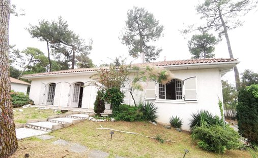Villa in Nord Est Vallieres, Saint-Georges-de-Didonne, France 1