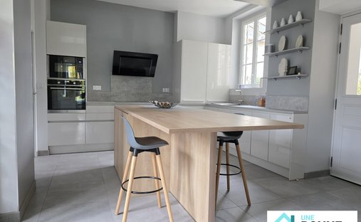 Castle for Sale in Amboise, Centre-Val de Loire, France