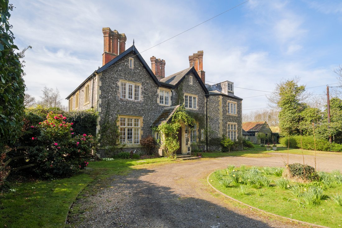 House in Dunkirk, England 2 - 16536992