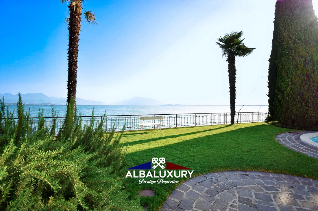 Villa in Historic Center, Desenzano del Garda, Lombardy 4 - 15318564