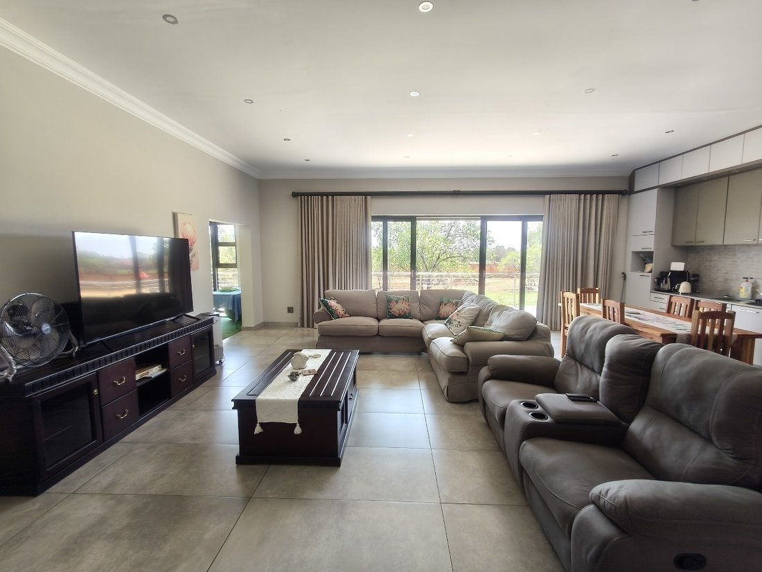 Estate in Rustenburg, North West, South Africa 2 - 16533865