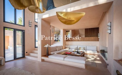 Castle for Sale in Langoiran, Nouvelle-Aquitaine, France