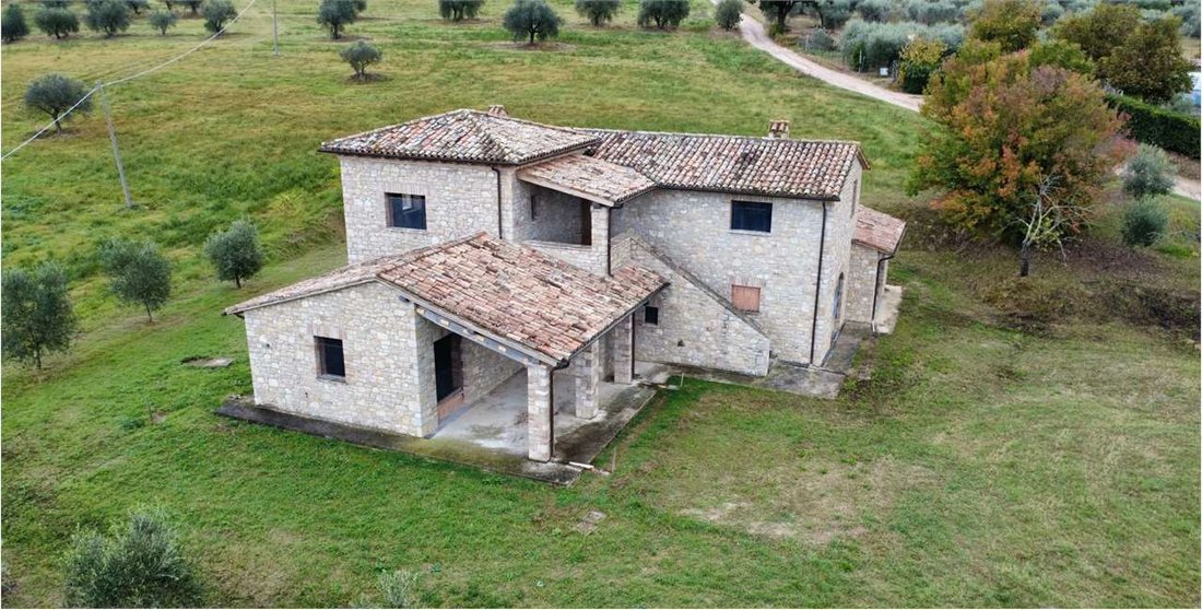 Estate in Todi, Umbria, Italy 5 - 16534733