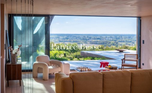 Castle for Sale in Langoiran, Nouvelle-Aquitaine, France