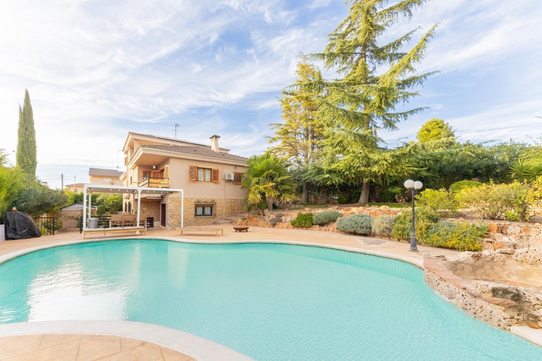 Villa in Requena, Valencian Community, Spain 2 - 16534813
