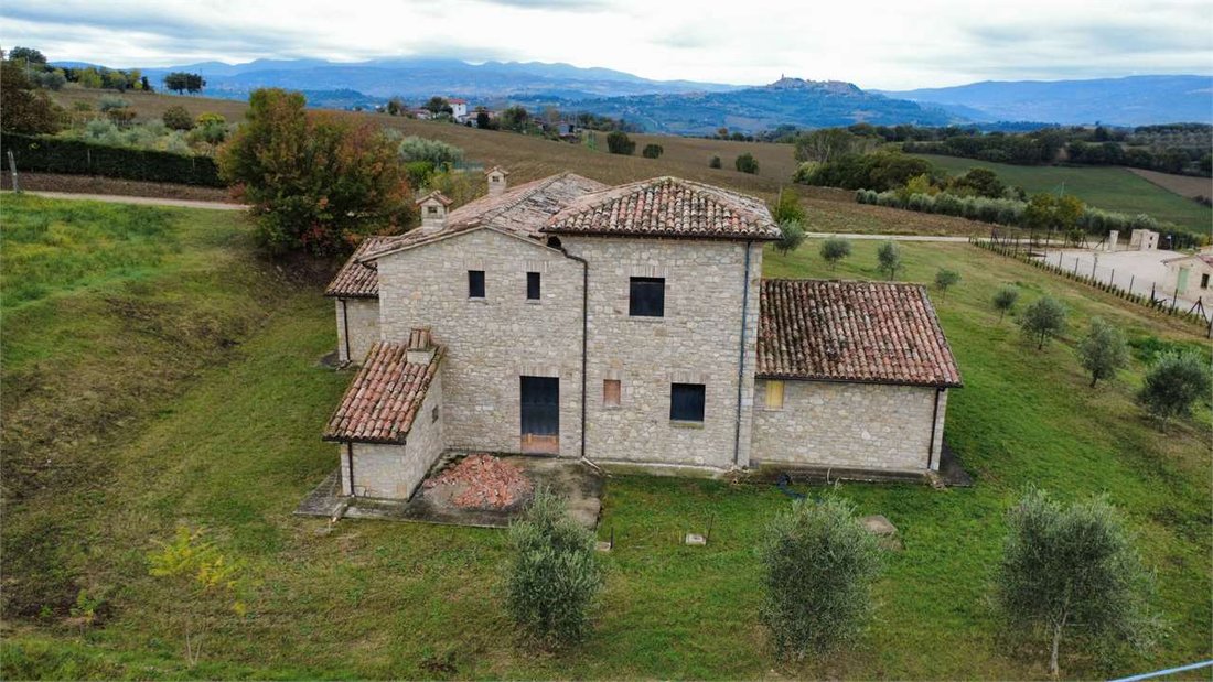 Estate in Todi, Umbria, Italy 1 - 16534733