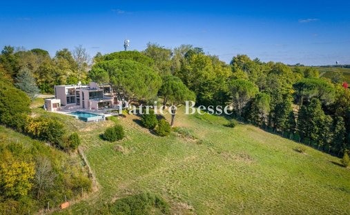 Castle for Sale in Langoiran, Nouvelle-Aquitaine, France