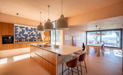 Castle for Sale in Langoiran, Nouvelle-Aquitaine, France