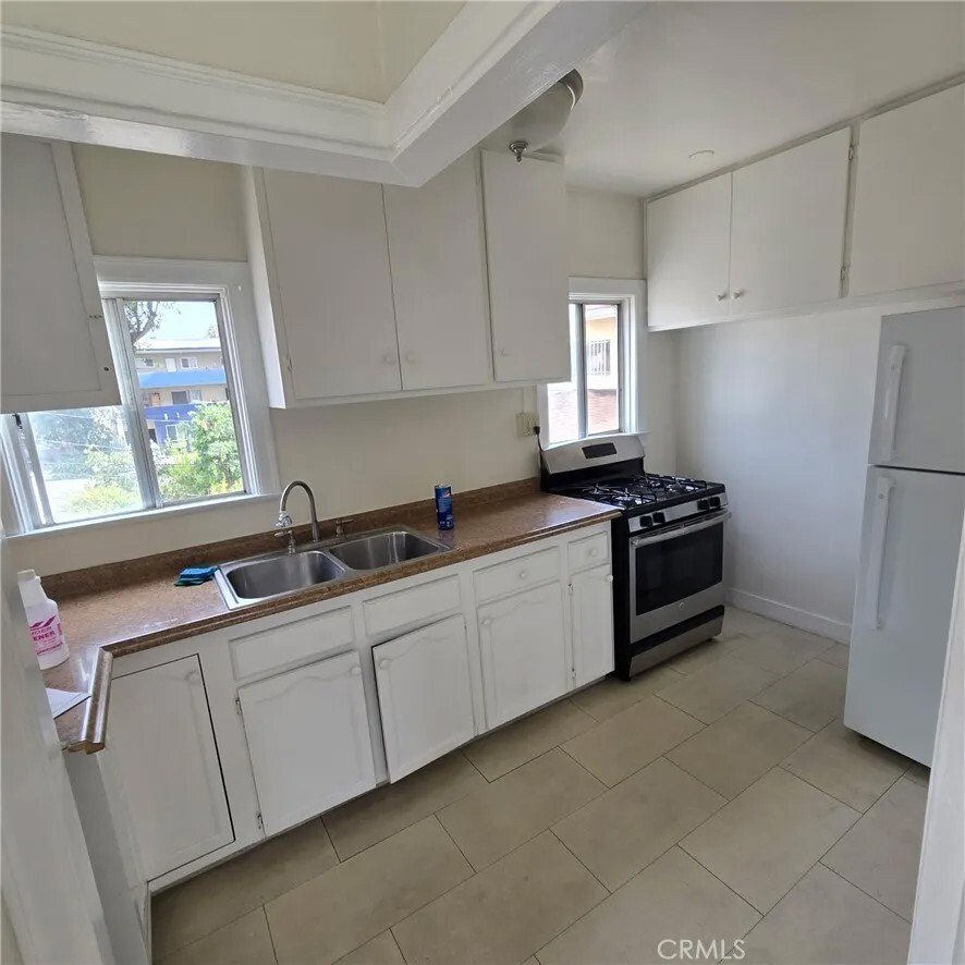 Los Angeles, California, United States 4 - 16537355
