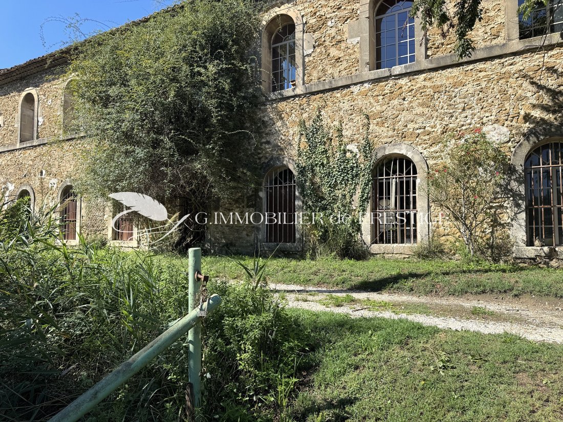Castello a Ouest, Entraigues-sur-la-Sorgue, Francia 5 - 16534429