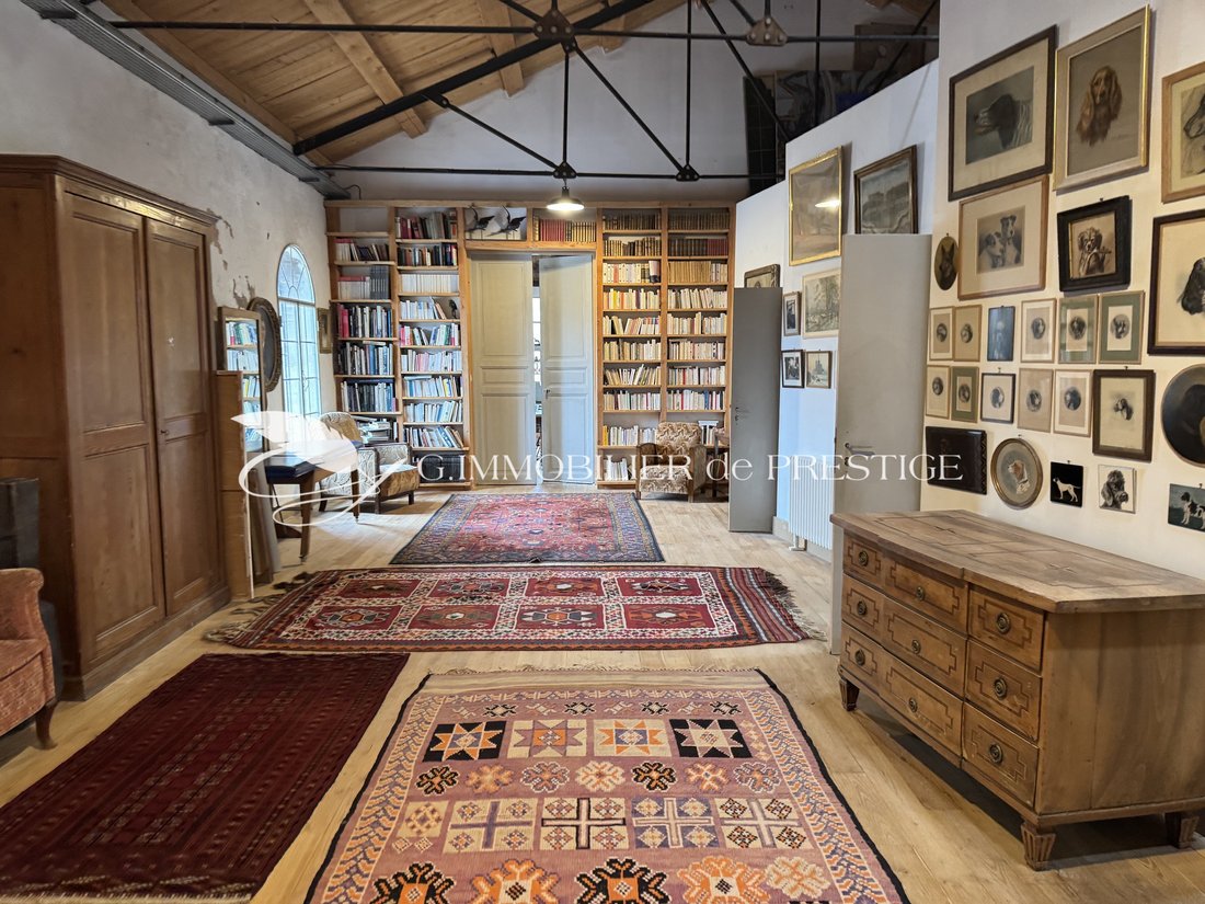 Castello a Ouest, Entraigues-sur-la-Sorgue, Francia 3 - 16534429