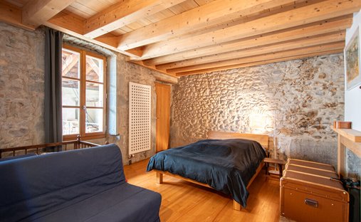 Castle Life At Your Fingertips