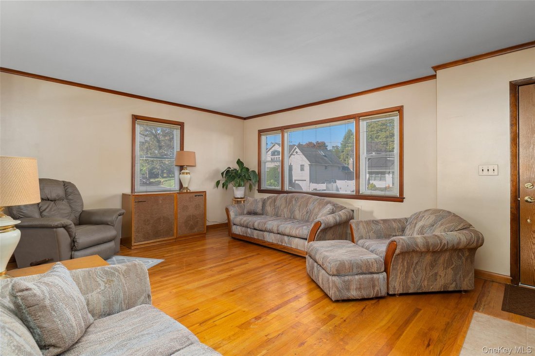House in Bellmore, New York, United States 2 - 16534933