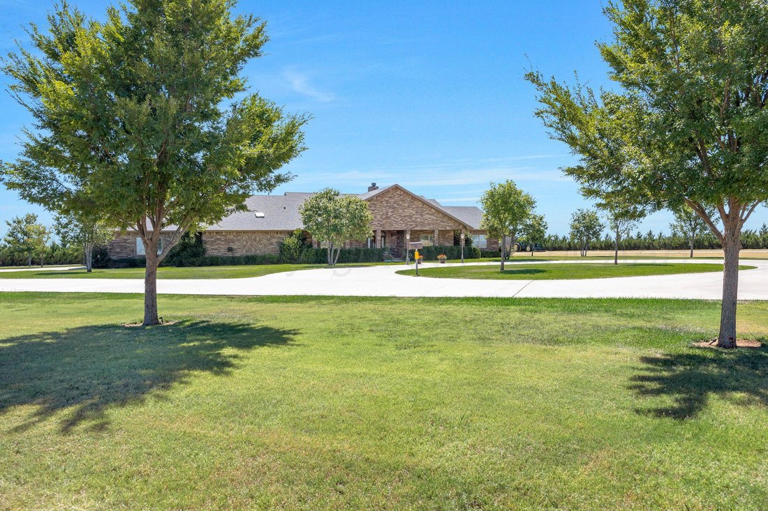 House in Friona, Texas, United States 5 - 16505361
